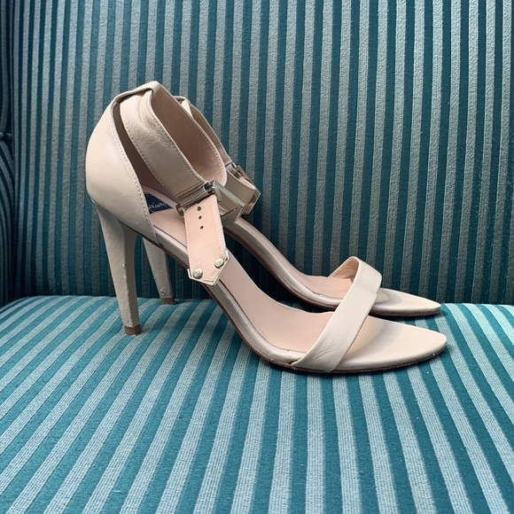 Elon Kling for Marciano size 7 1/2. Nude leather open toe heels - Picture 4 of 7